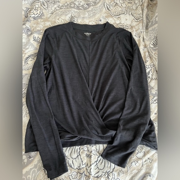 Active Long Sleeve Twist Front - Picture 7 of 8